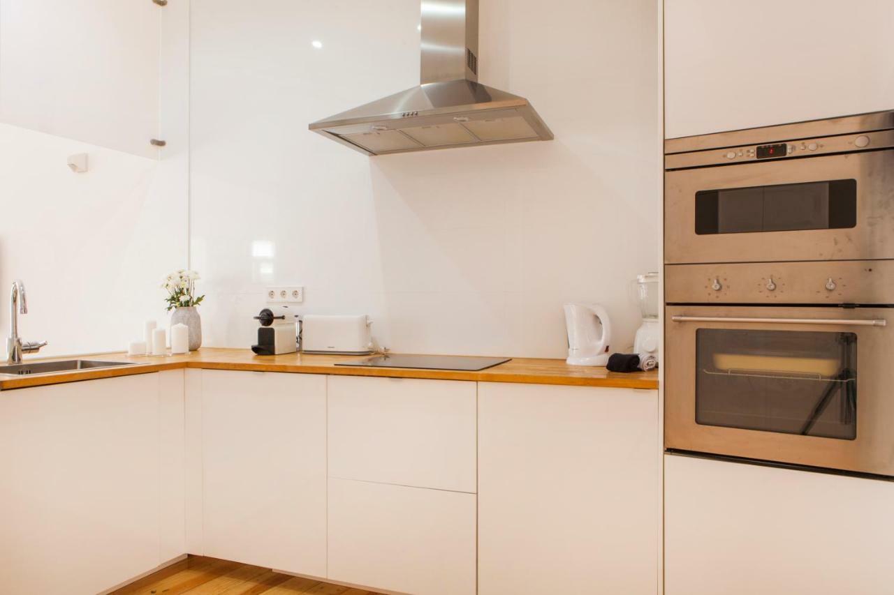 Cozy 1St Floor Flat Central Chiado District With Balconies And Ac 19Th Century Building Lisboa Kültér fotó