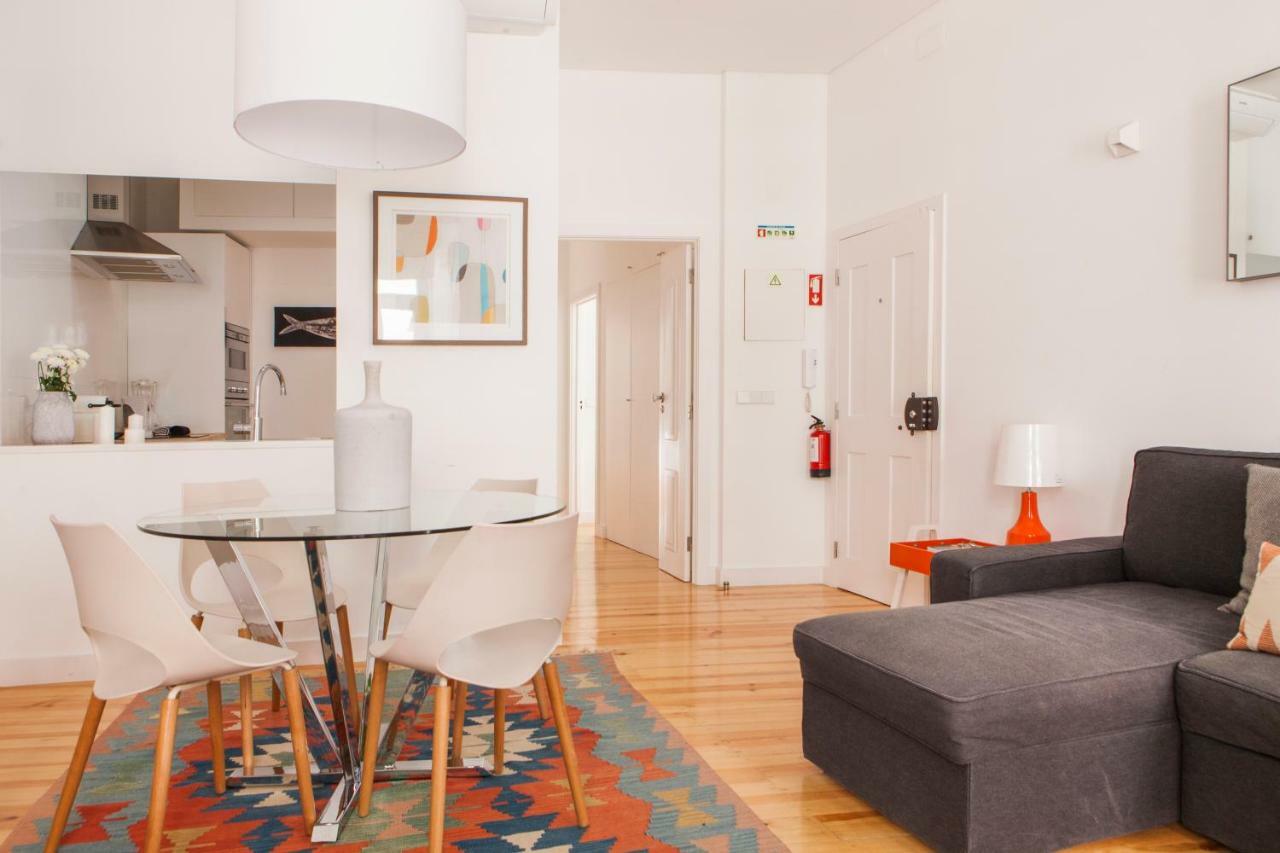 Cozy 1St Floor Flat Central Chiado District With Balconies And Ac 19Th Century Building Lisboa Kültér fotó