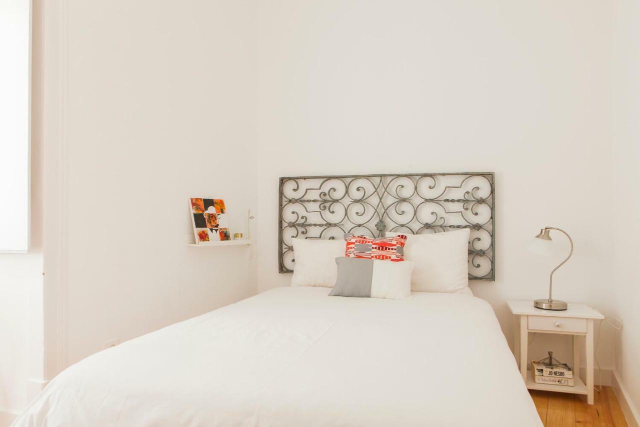 Cozy 1St Floor Flat Central Chiado District With Balconies And Ac 19Th Century Building Lisboa Kültér fotó