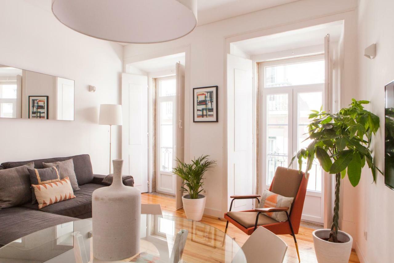Cozy 1St Floor Flat Central Chiado District With Balconies And Ac 19Th Century Building Lisboa Kültér fotó
