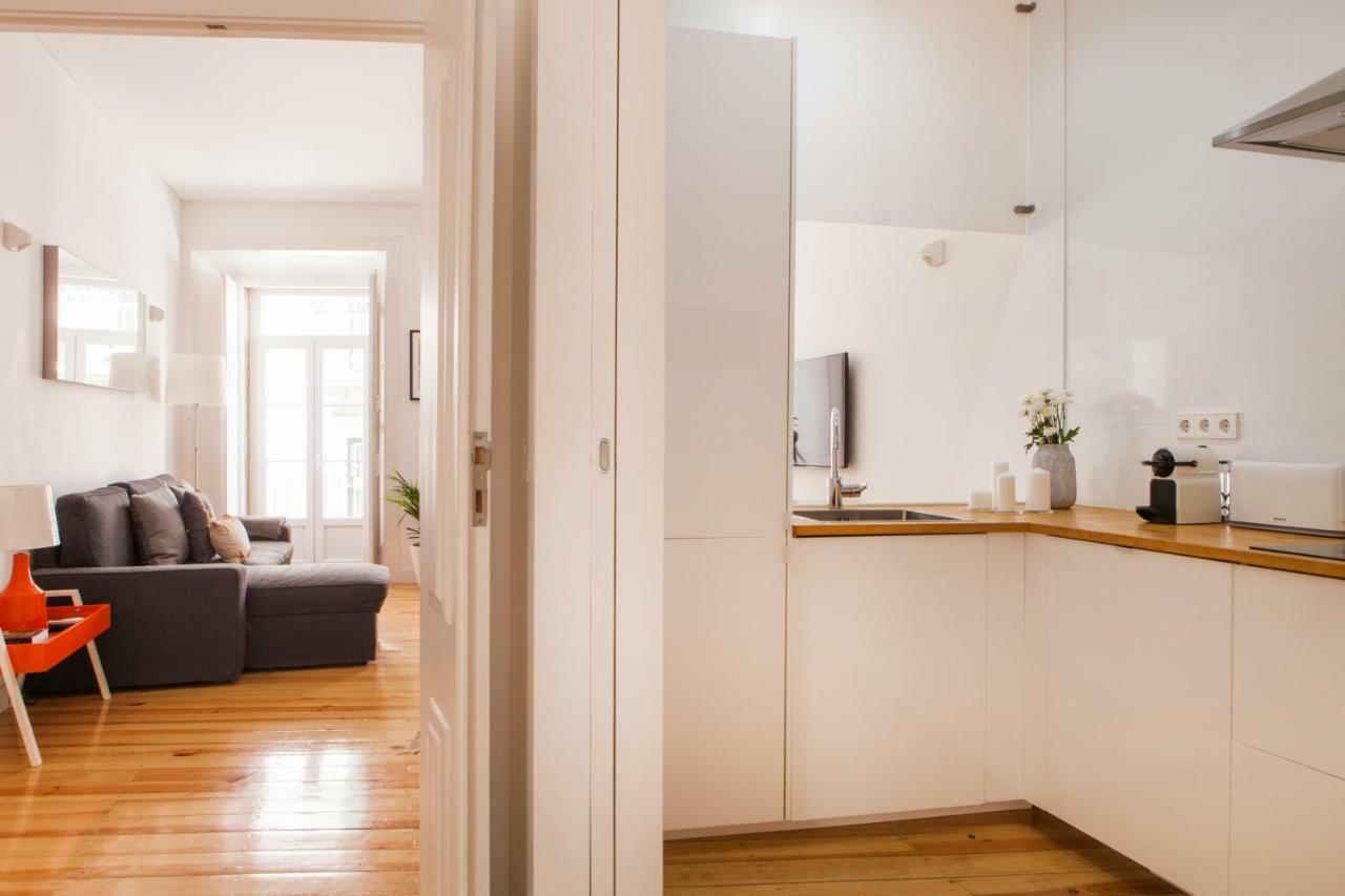 Cozy 1St Floor Flat Central Chiado District With Balconies And Ac 19Th Century Building Lisboa Kültér fotó
