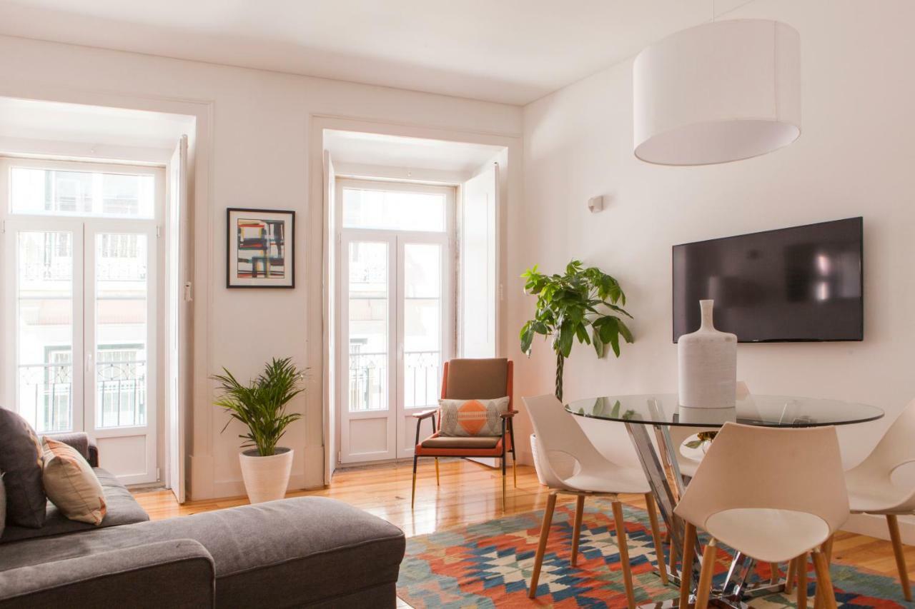 Cozy 1St Floor Flat Central Chiado District With Balconies And Ac 19Th Century Building Lisboa Kültér fotó